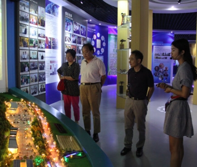 上?？茖W技術文獻出版社胡德仁主任蒞臨仙客來公司考察