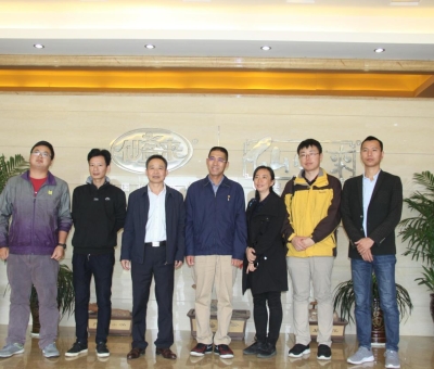 中國食用菌協(xié)會副會長何方明一行蒞臨仙客來考察調研