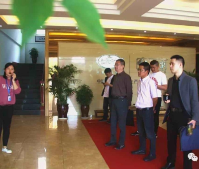 “堅扶實業(yè)，造福人民”推動食用菌產(chǎn)業(yè)升級！省發(fā)改委商價管理處領(lǐng)導(dǎo)蒞臨仙客來靈芝調(diào)研。