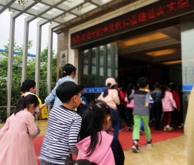 小學(xué)生組團“攻陷”仙客來靈芝工業(yè)園區(qū)！