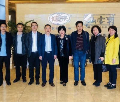 支持少數(shù)民族企業(yè)發(fā)展！延邊大學草仙藥業(yè)有限公司董事長李英姬蒞臨江西仙客來公司進行合作交流