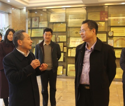 省稅務(wù)局領(lǐng)導(dǎo)送政策、送溫暖！為仙客來(lái)公司高質(zhì)量發(fā)展助力