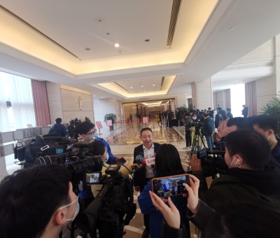 努力推進(jìn)綠色有機(jī)農(nóng)產(chǎn)品、中醫(yī)藥、文化和旅游等產(chǎn)業(yè)重要基地建設(shè) 江西仙客來董事長(zhǎng)潘新華參加省十三屆人大五次會(huì)議積極建言獻(xiàn)策