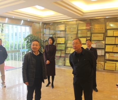 國(guó)家稅務(wù)總局九江市稅務(wù)局黨委副書記、副局長(zhǎng)孫暉等領(lǐng)導(dǎo)蒞臨仙客來(lái)公司調(diào)研