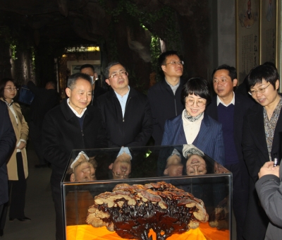 省委統(tǒng)戰(zhàn)部副部長(zhǎng)高鷹群率隊(duì)蒞臨仙客來(lái)公司考察調(diào)研