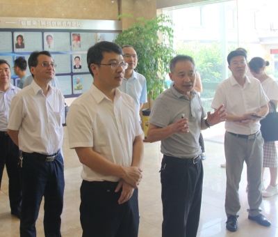 省委統(tǒng)戰(zhàn)部副部長、省社會主義學(xué)院黨組書記易軍一行蒞臨仙客來公司考察調(diào)研