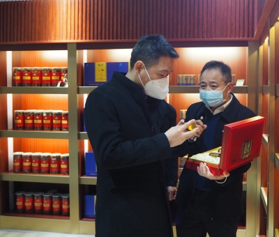 市委常委、市紀委書記熊明一行到仙客來公司走訪慰問并調(diào)研食品安全工作