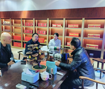 廬山市委常委、副市長袁勇春節(jié)期間赴仙客來招商